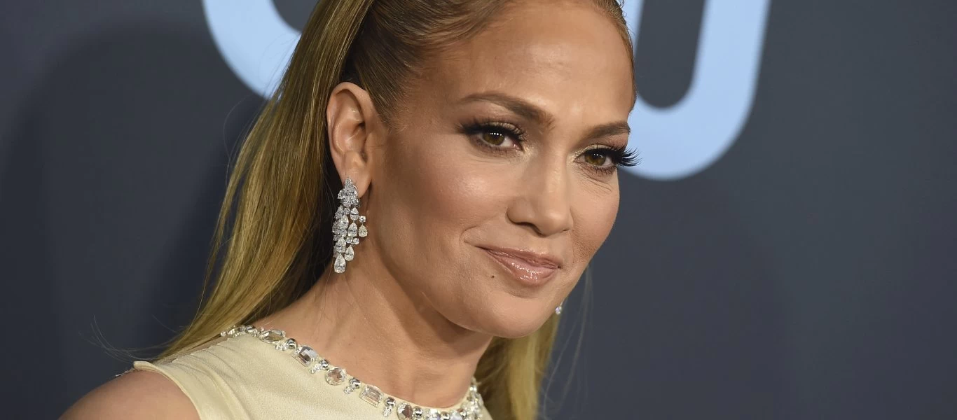 «Φωτιά» η Jennifer Lopez: Ποζάρει με μπικίνι και αποδεικνύει ότι δεν «περνάει χρόνος από πάνω της» (φωτο)